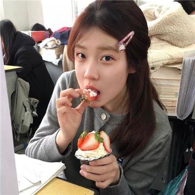 龙纹身的女孩